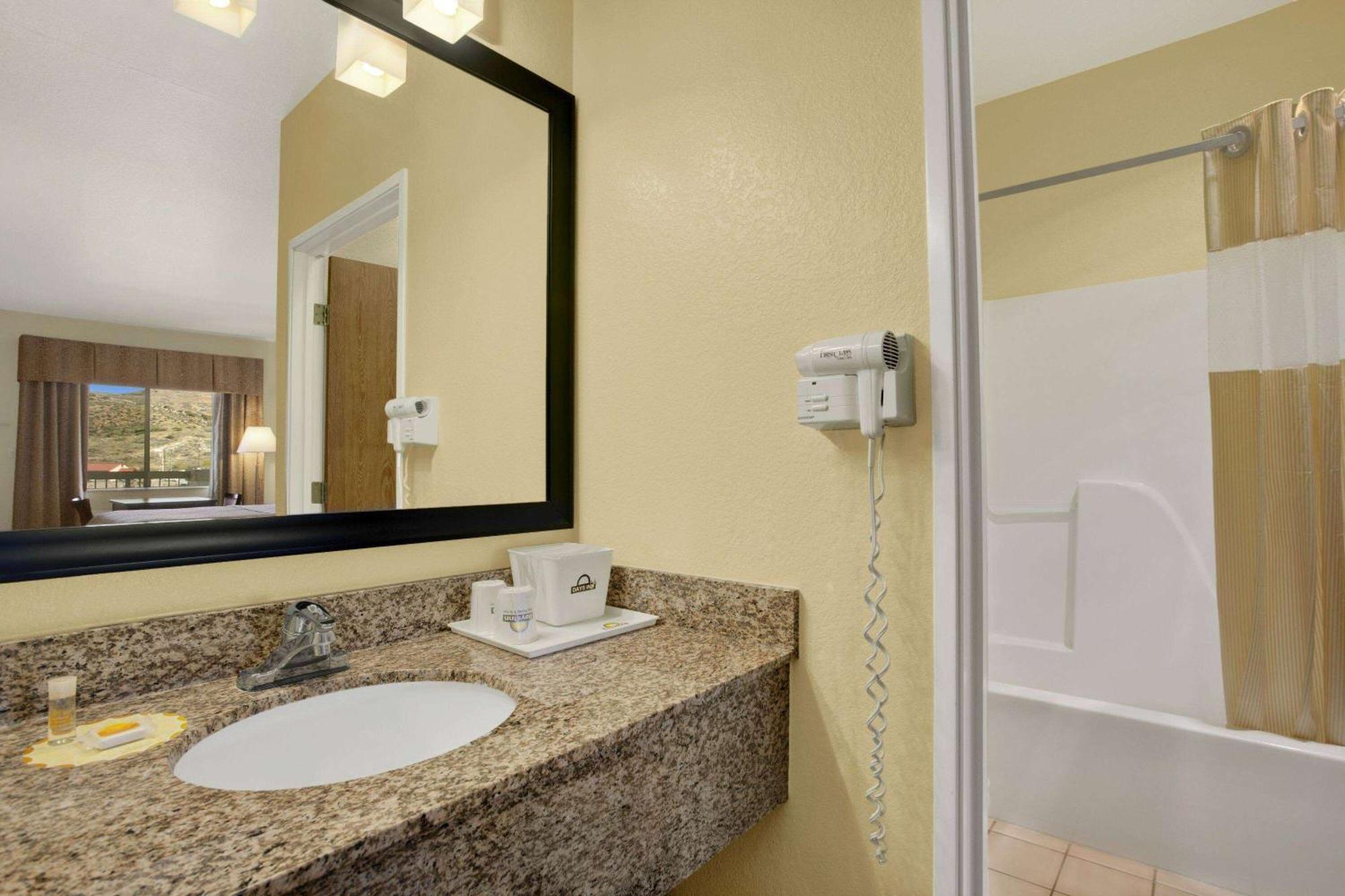 Days Inn By Wyndham Globe Luaran gambar